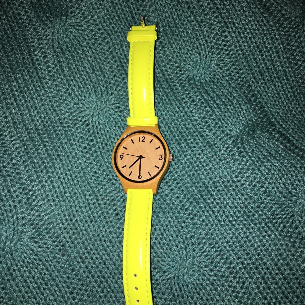Unique Ladies Watch - Picture 3 of 5